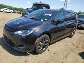  Salvage Chrysler Pacifica