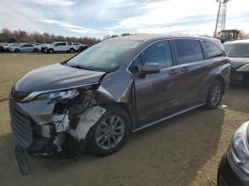  Salvage Toyota Sienna