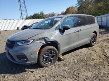  Salvage Chrysler Pacifica