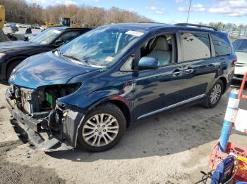  Salvage Toyota Sienna