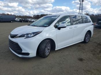  Salvage Toyota Sienna