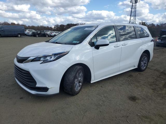  Salvage Toyota Sienna