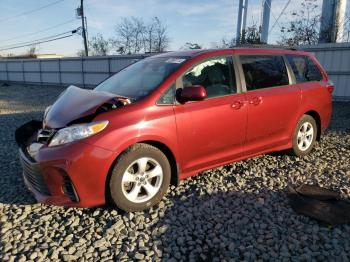  Salvage Toyota Sienna