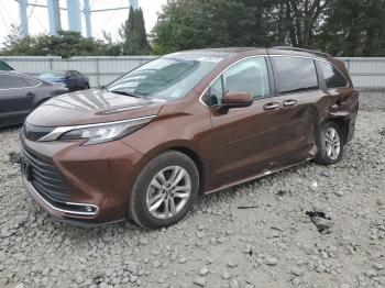  Salvage Toyota Sienna