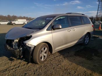  Salvage Toyota Sienna