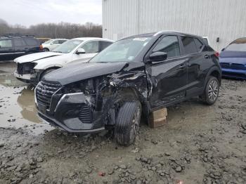  Salvage Nissan Kicks