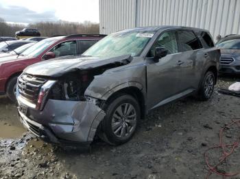  Salvage Nissan Pathfinder