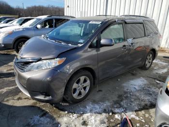  Salvage Toyota Sienna