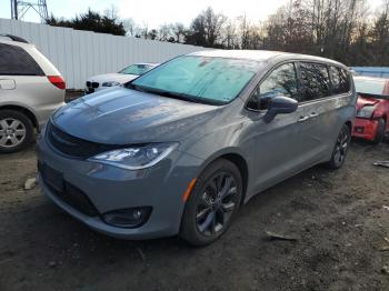  Salvage Chrysler Pacifica