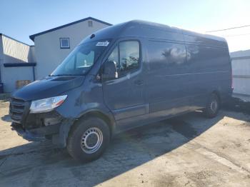  Salvage Mercedes-Benz Sprinter