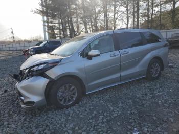  Salvage Toyota Sienna