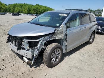  Salvage Toyota Sienna