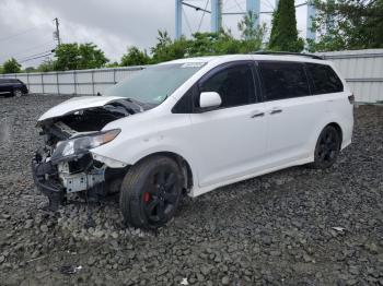  Salvage Toyota Sienna