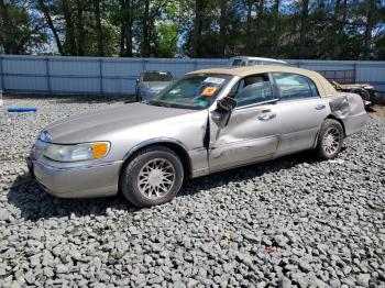  Salvage Lincoln Towncar