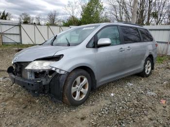  Salvage Toyota Sienna