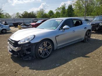  Salvage Porsche Panamera