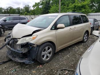  Salvage Toyota Sienna