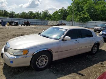  Salvage Lincoln Towncar