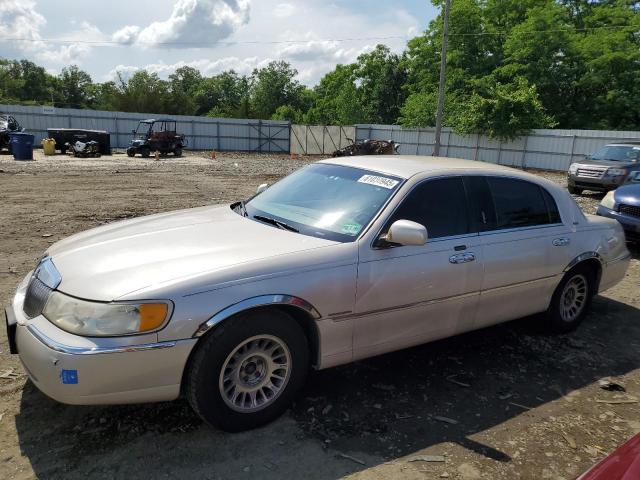  Salvage Lincoln Towncar