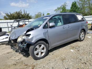  Salvage Toyota Sienna