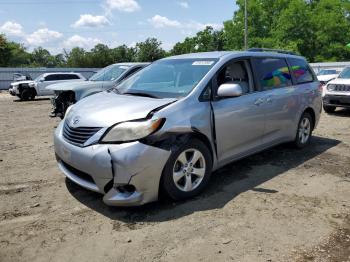  Salvage Toyota Sienna