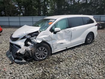  Salvage Toyota Sienna
