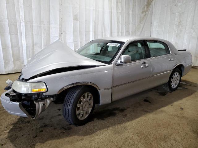  Salvage Lincoln Towncar
