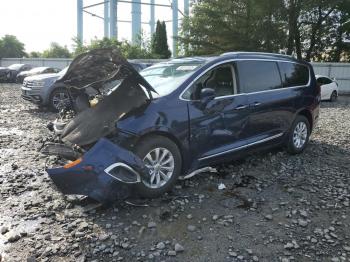  Salvage Chrysler Pacifica