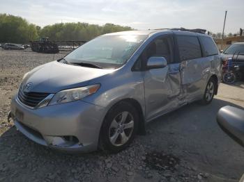  Salvage Toyota Sienna