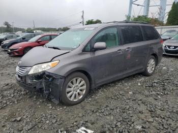  Salvage Toyota Sienna