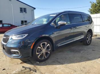  Salvage Chrysler Pacifica