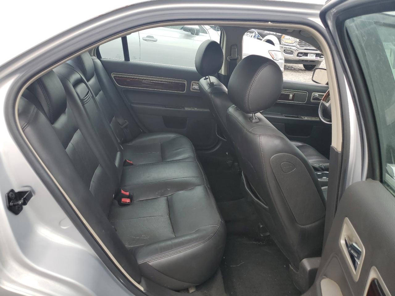 Lincoln Zephyr Image 9