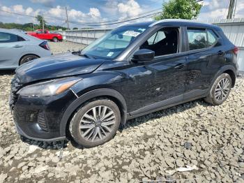  Salvage Nissan Kicks