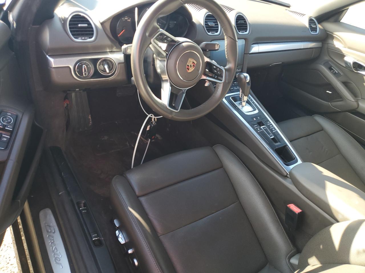 Porsche Boxster Base Image 4