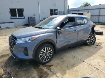  Salvage Nissan Kicks