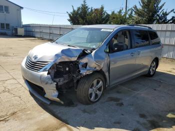  Salvage Toyota Sienna