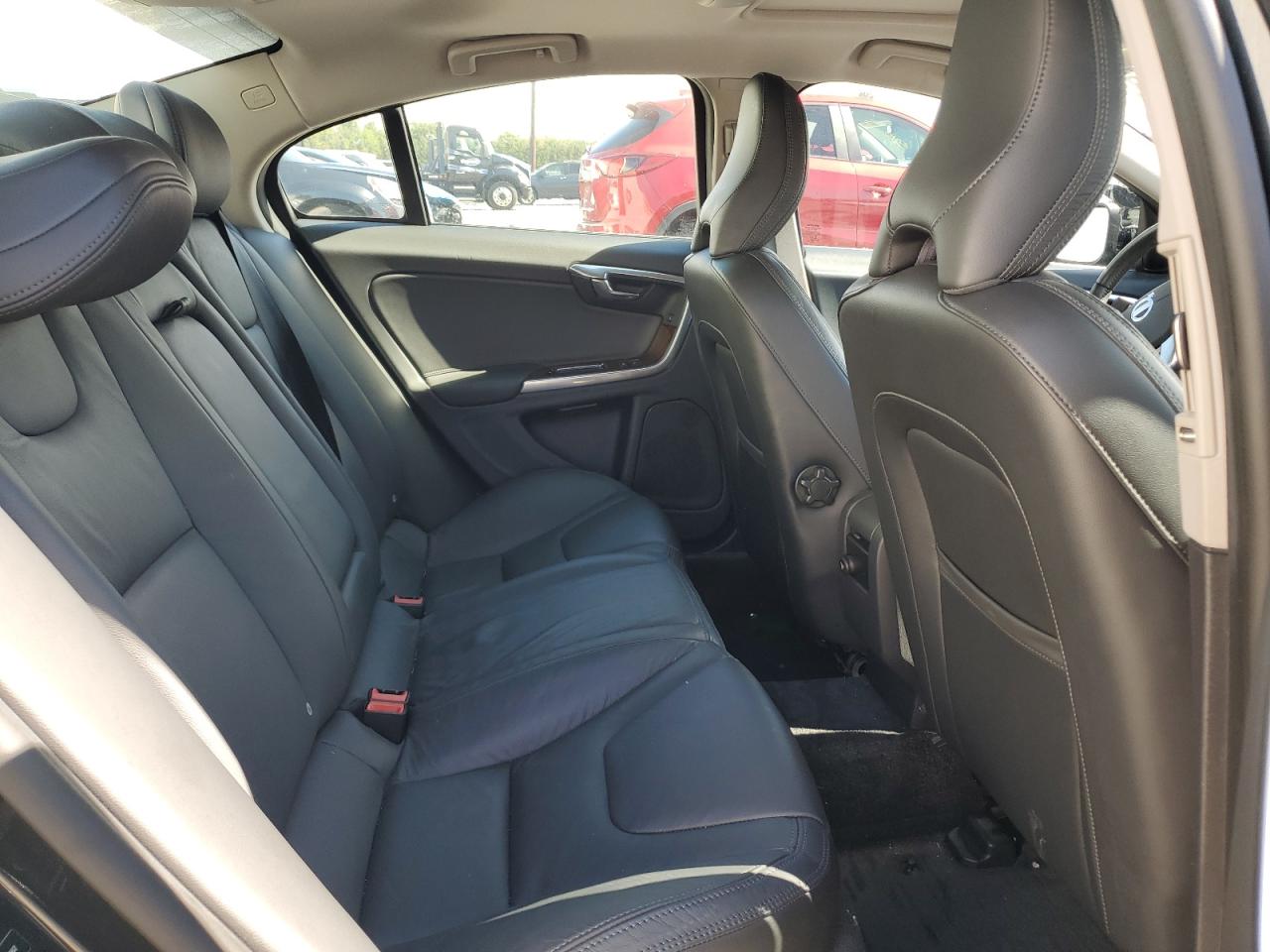 Volvo S60 T5 Image 10