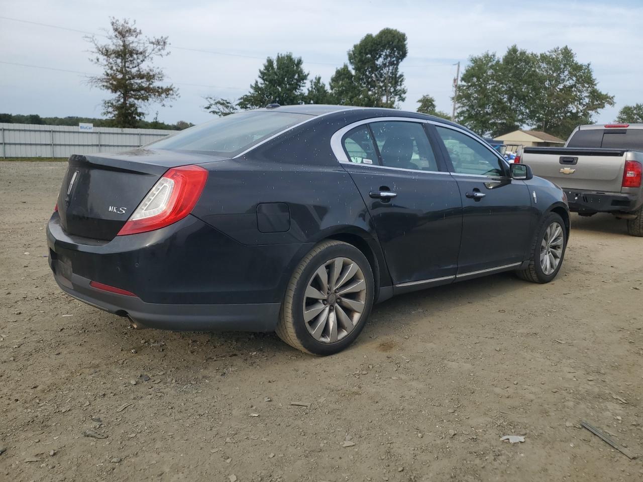Lincoln MKS Image 11