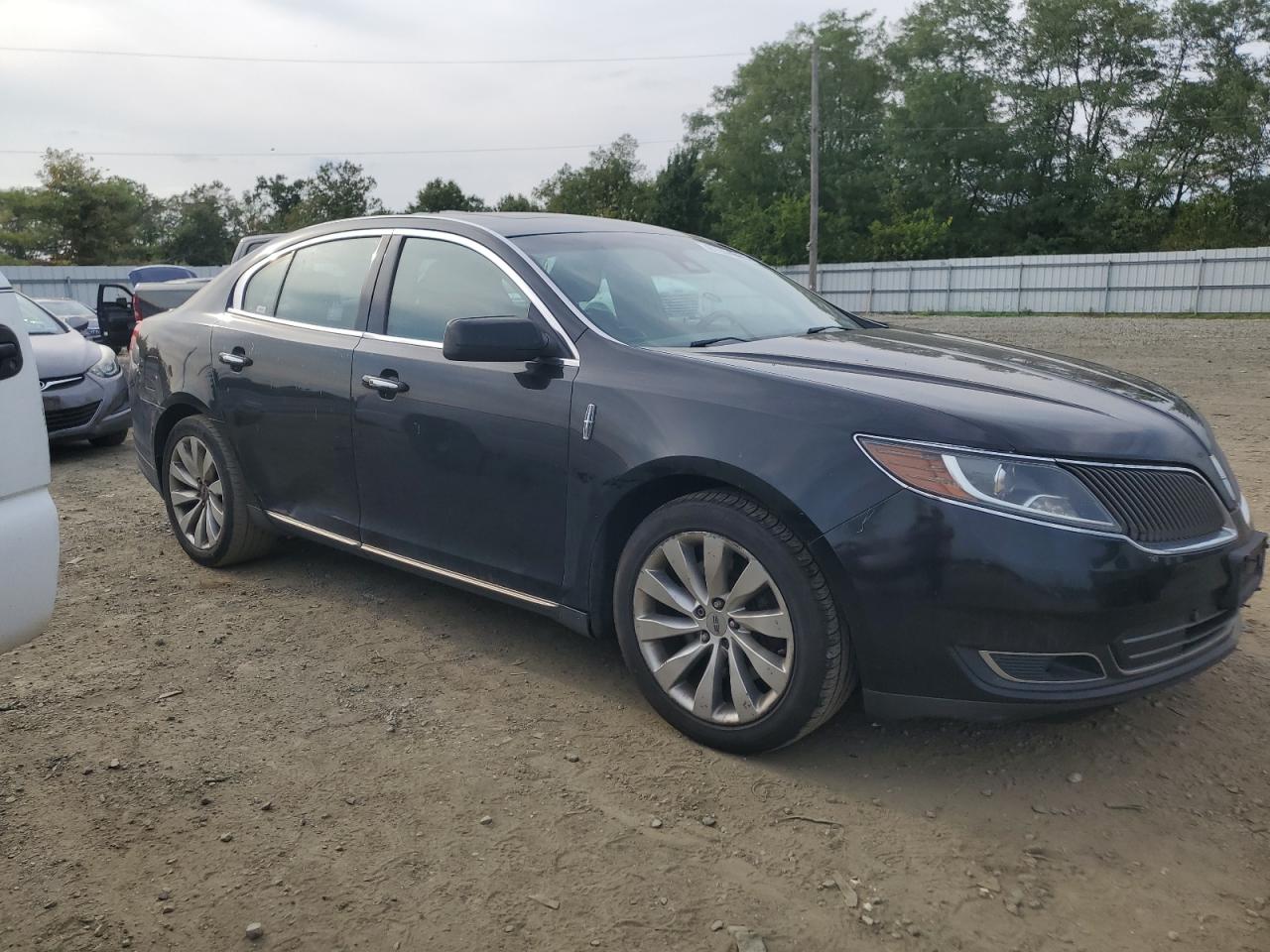 Lincoln MKS Image 2