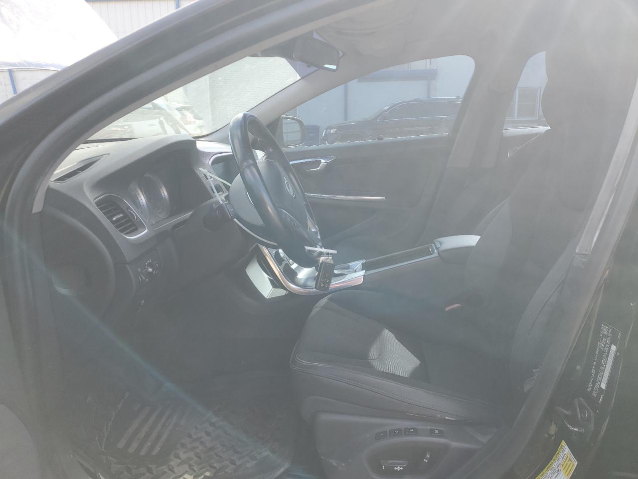 Volvo S60 T5 Image 8