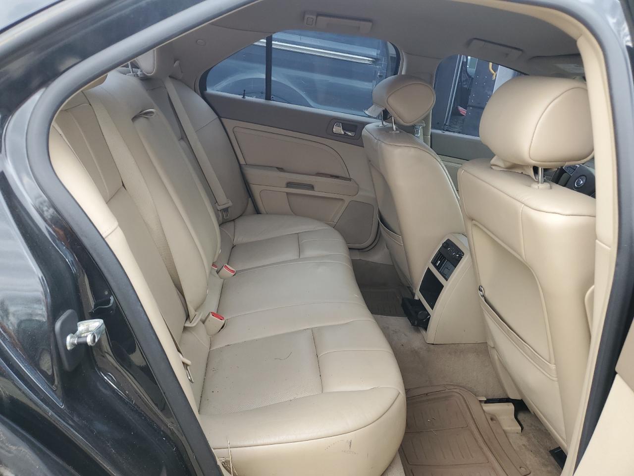 Cadillac STS Image 13