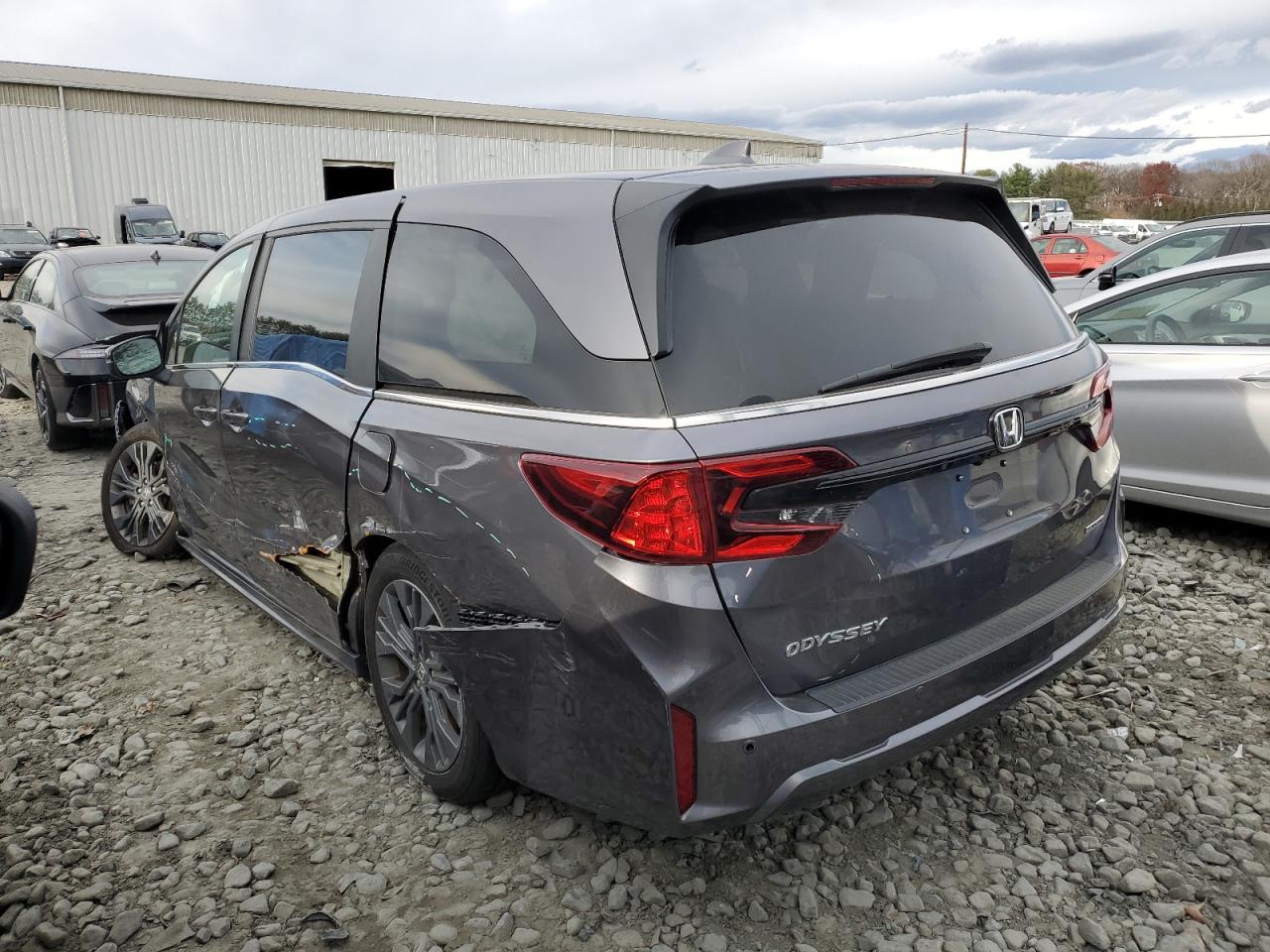 Honda Odyssey Touring Image 3