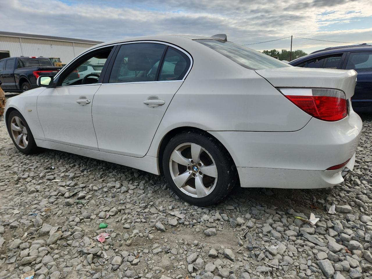 BMW 5 Series I Image 2