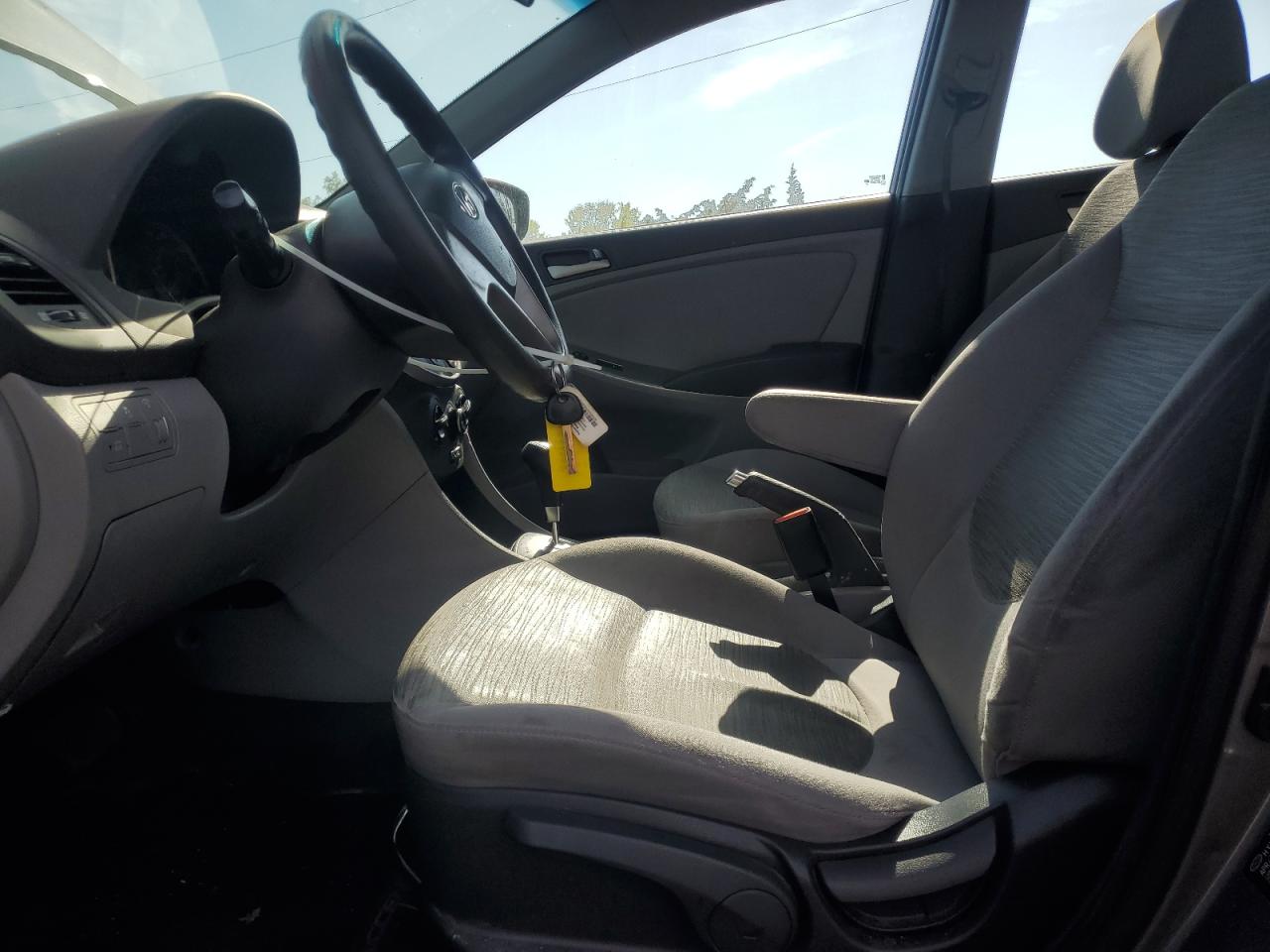 Hyundai ACCENT Se Image 4