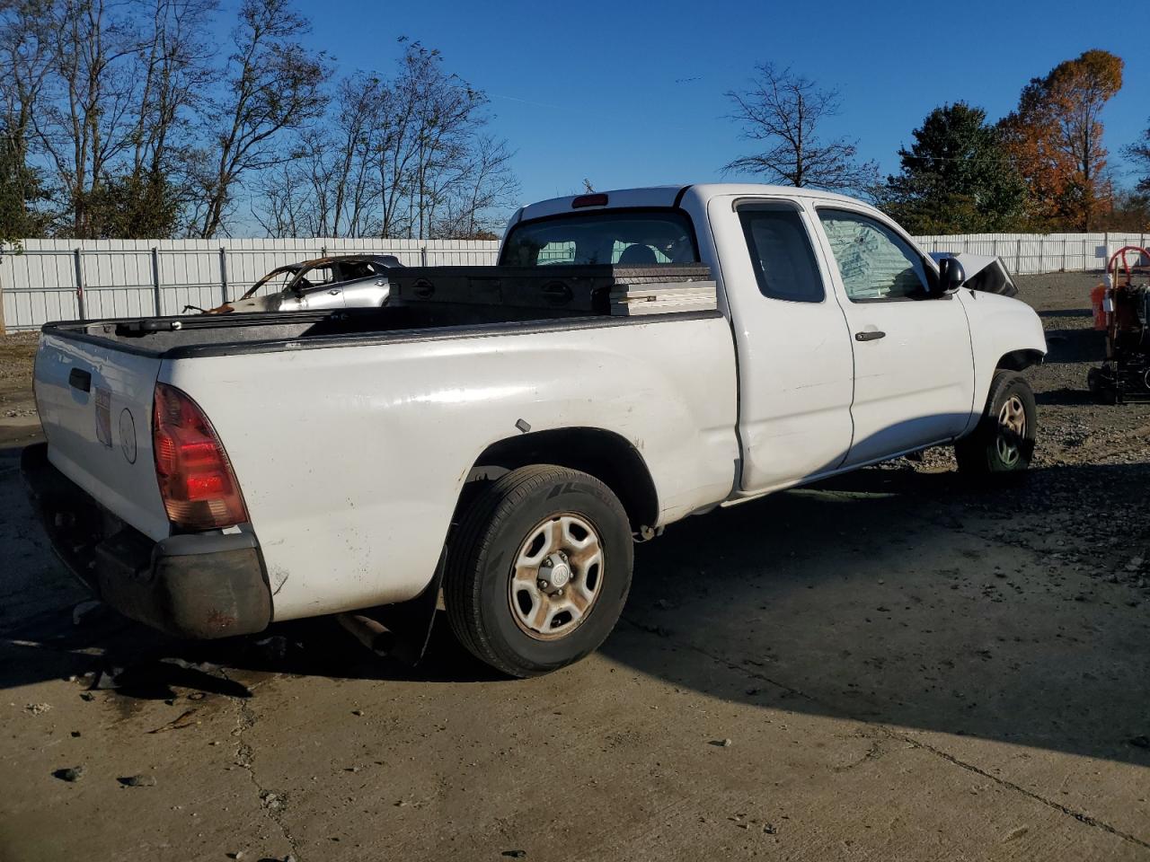 Toyota Tacoma Access Cab Image 3