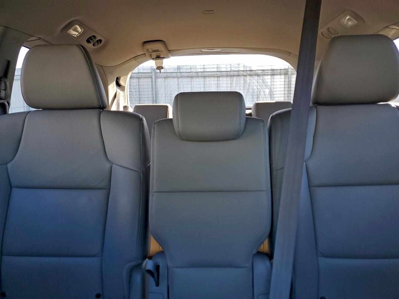 Honda Odyssey Touring Image 2