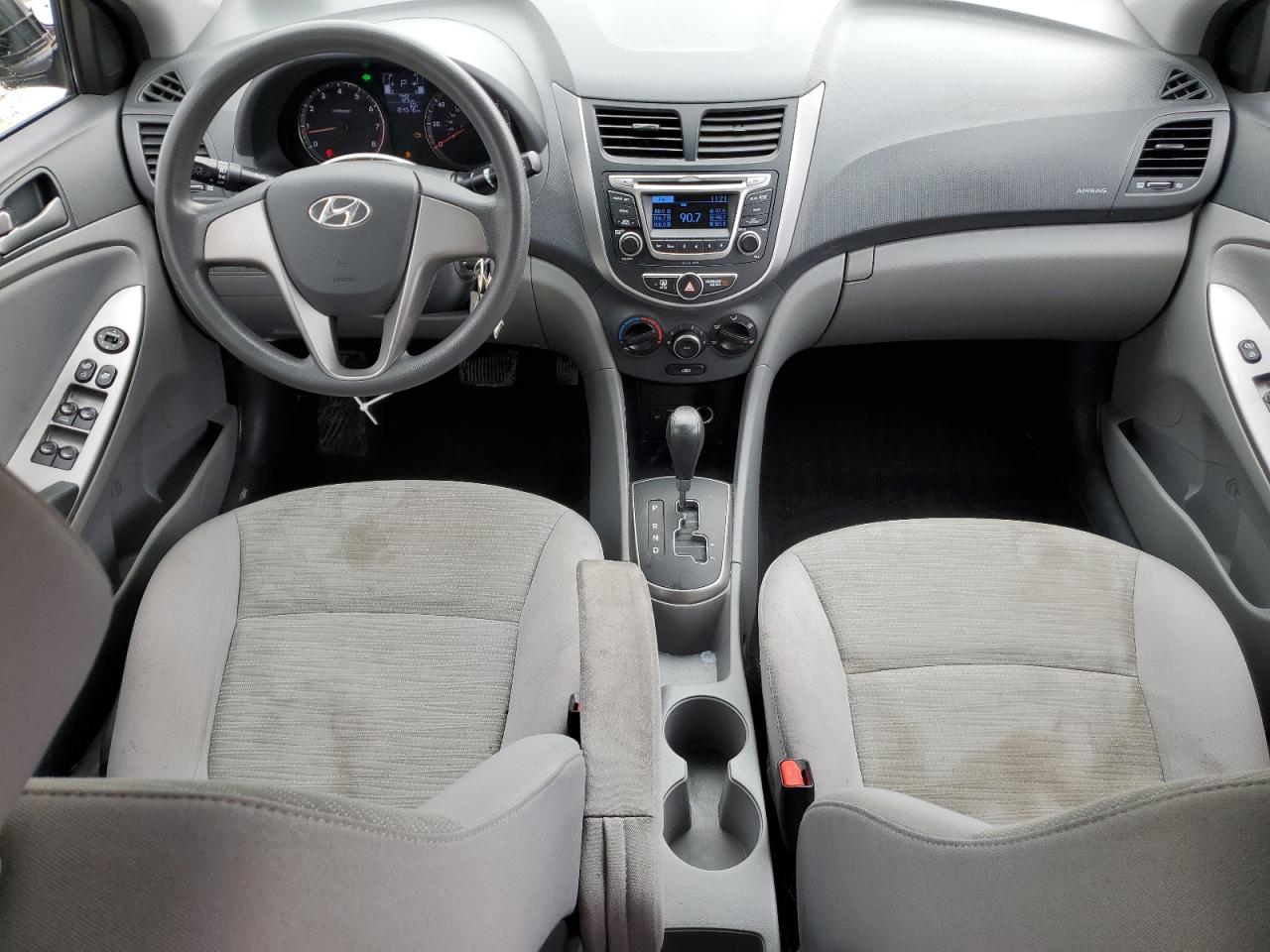 Hyundai ACCENT Se Image 8