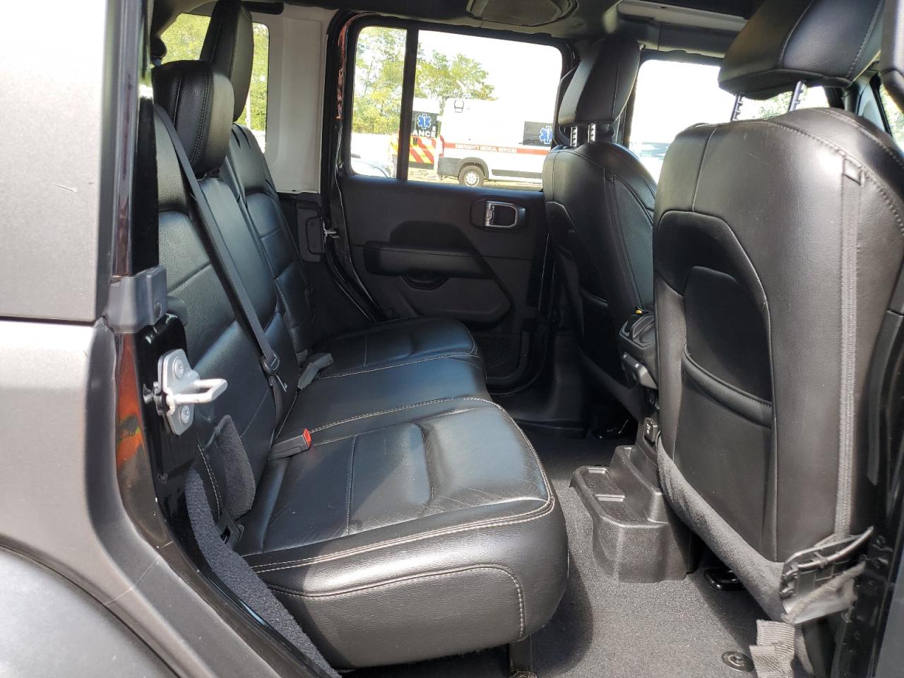 Jeep Wrangler Sahara Image 4