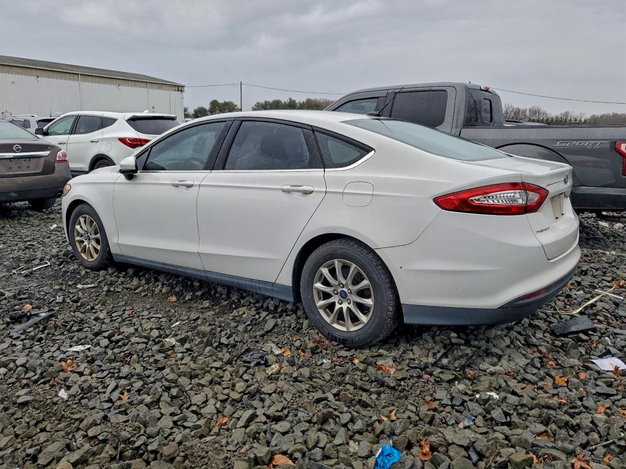 Ford Fusion S Image 10