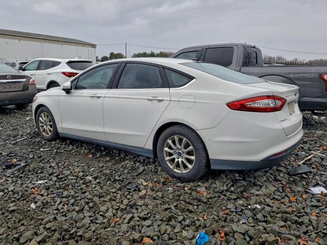 Ford Fusion S Image 10